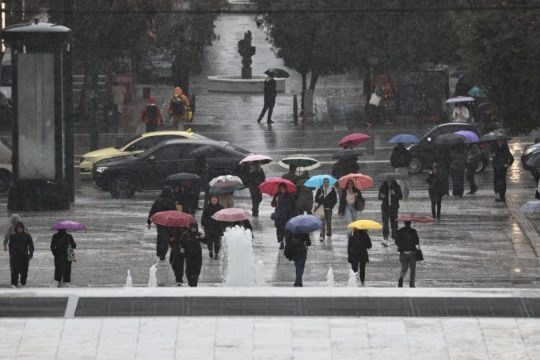 Έκτακτο δελτίο ΕΜΥ: Έρχονται καταιγίδες - Πώς θα κινηθεί η κακοκαιρία την Τσικνοπέμπτη